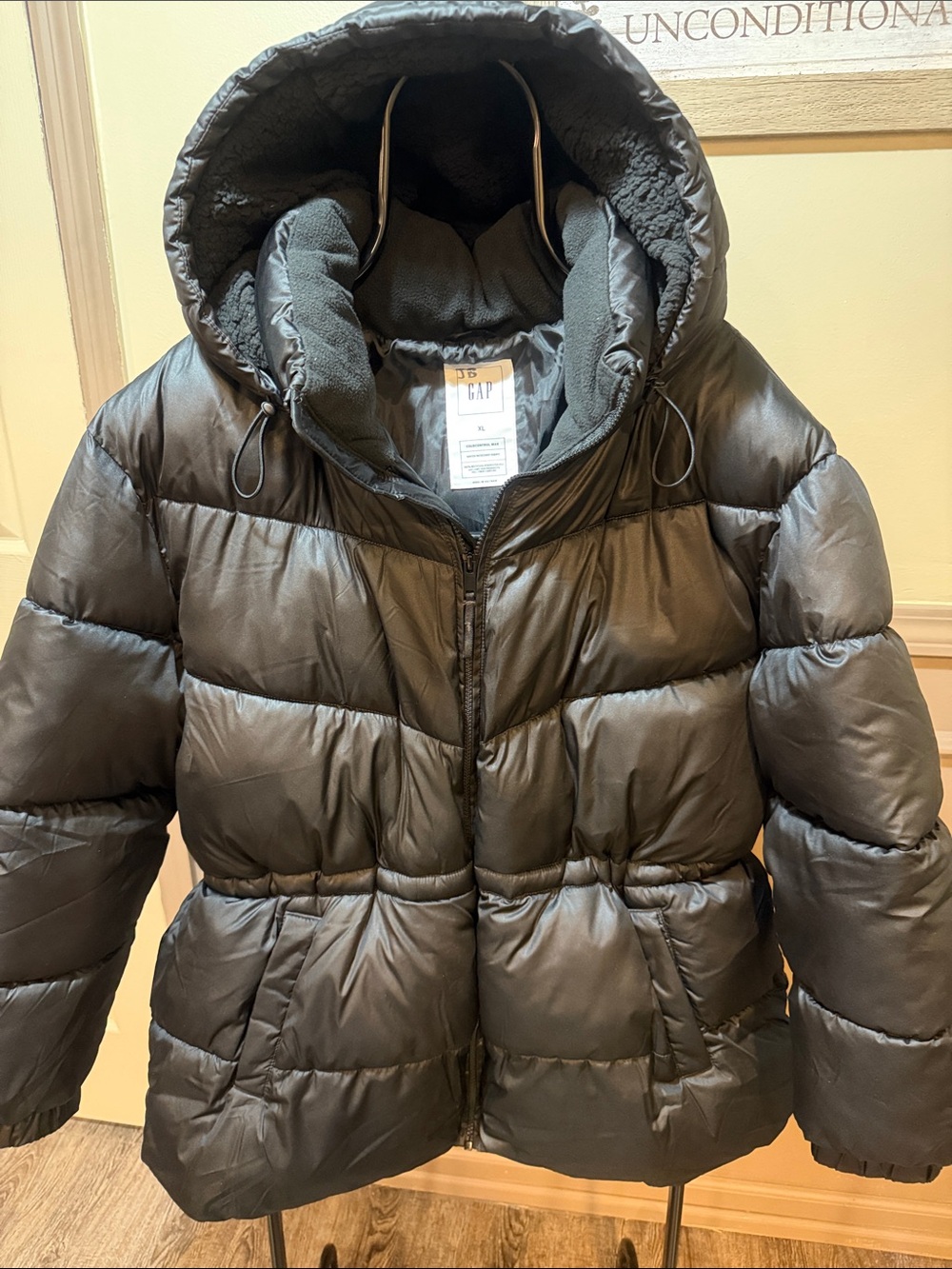 GAP Black Quilted Puffer Jacket with Hood 2 pockets has initial on tag JB